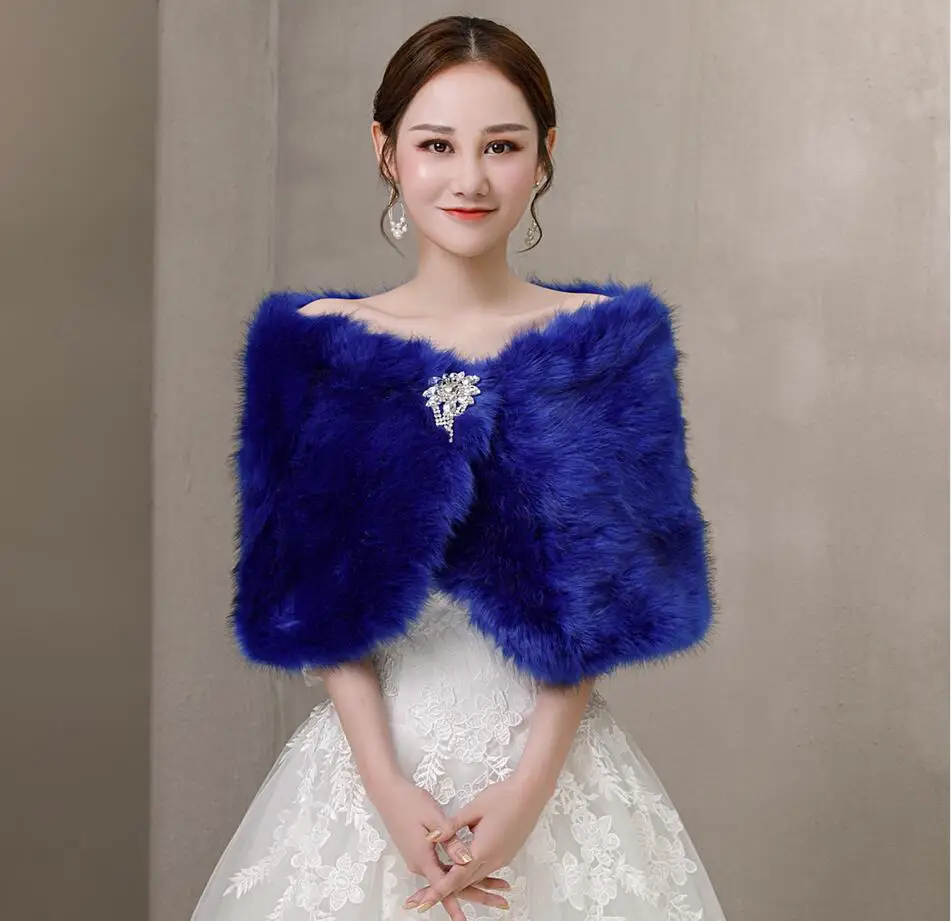 Blue Faux Fur Crystal Brooch W - Stole Wedding Shawl recensione e prezzo
