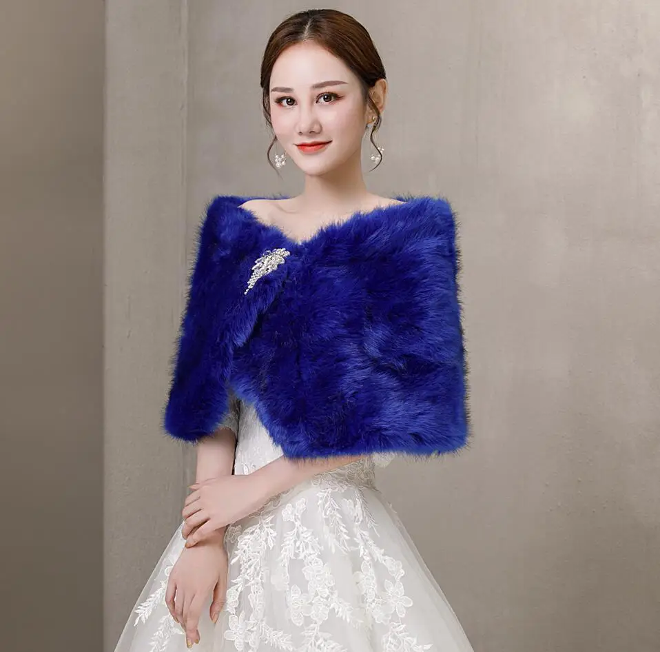 Blue Faux Fur Crystal Brooch W - Stole Wedding Shawl recensione e prezzo