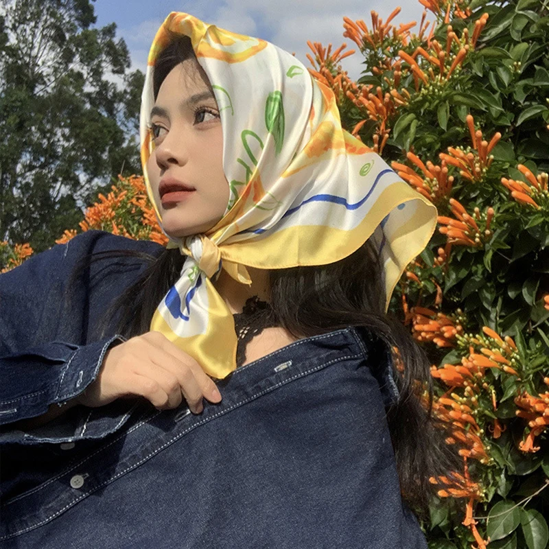 70cm Square Lemon Print Yellow - Ascot Neck Scarf recensione e prezzo