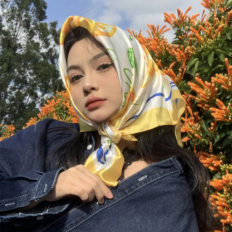 70cm Square Lemon Print Yellow - Ascot Neck Scarf recensione e prezzo