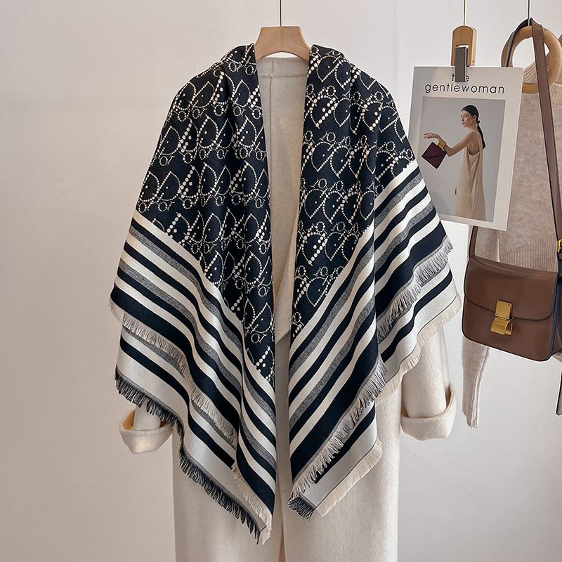Elegant Striped Design Scarf I - Woven Scarf Blanket recensione e prezzo