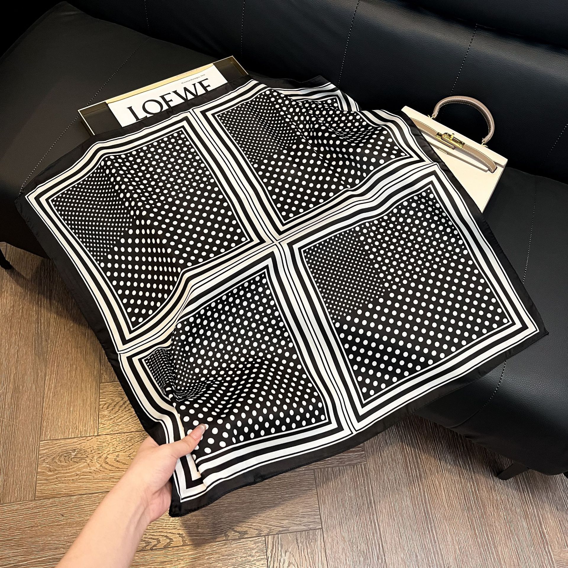 Luxury Square Silk-like Scarf  - Silk Neck Scarf recensione e prezzo