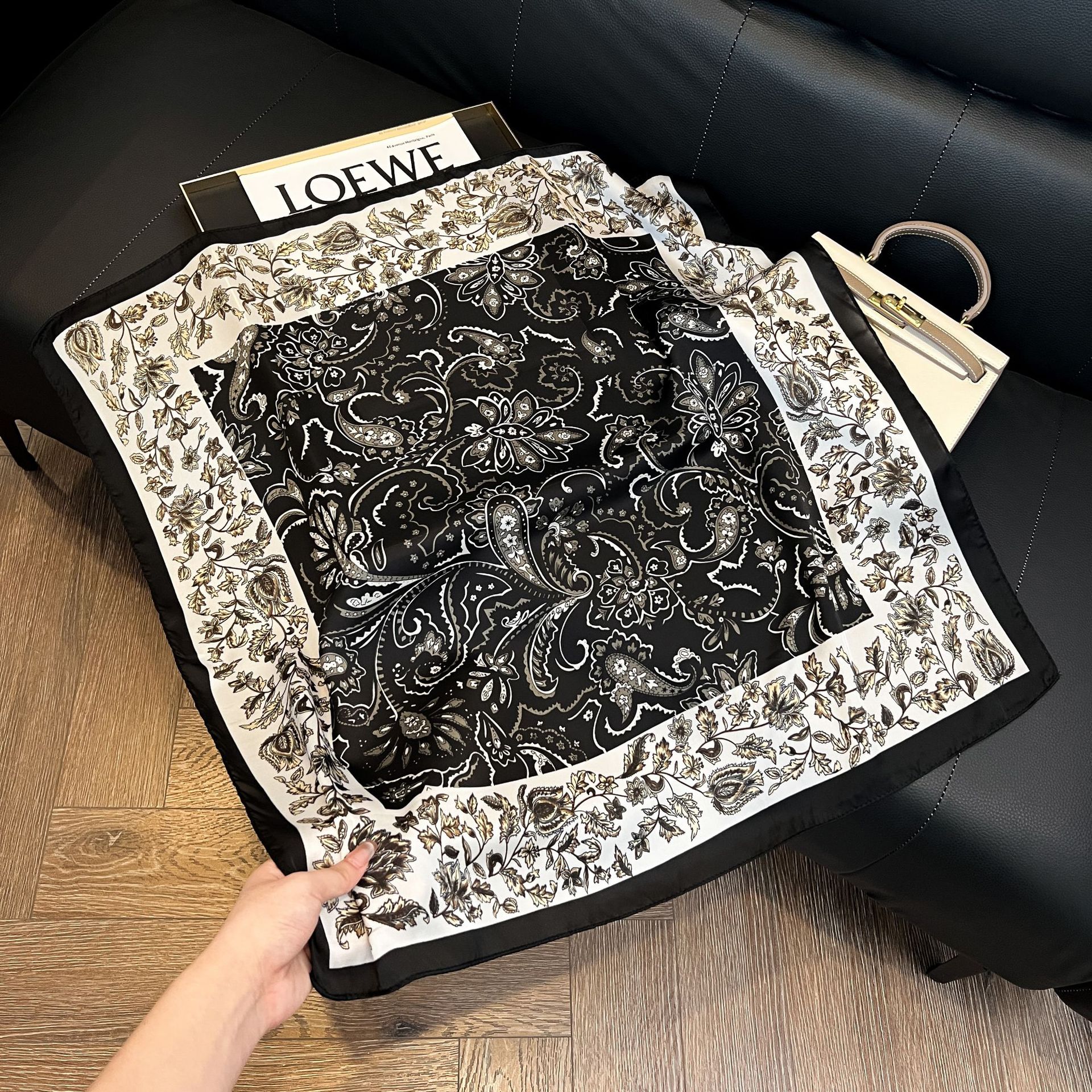 Luxury Square Silk-like Scarf  - Silk Neck Scarf recensione e prezzo