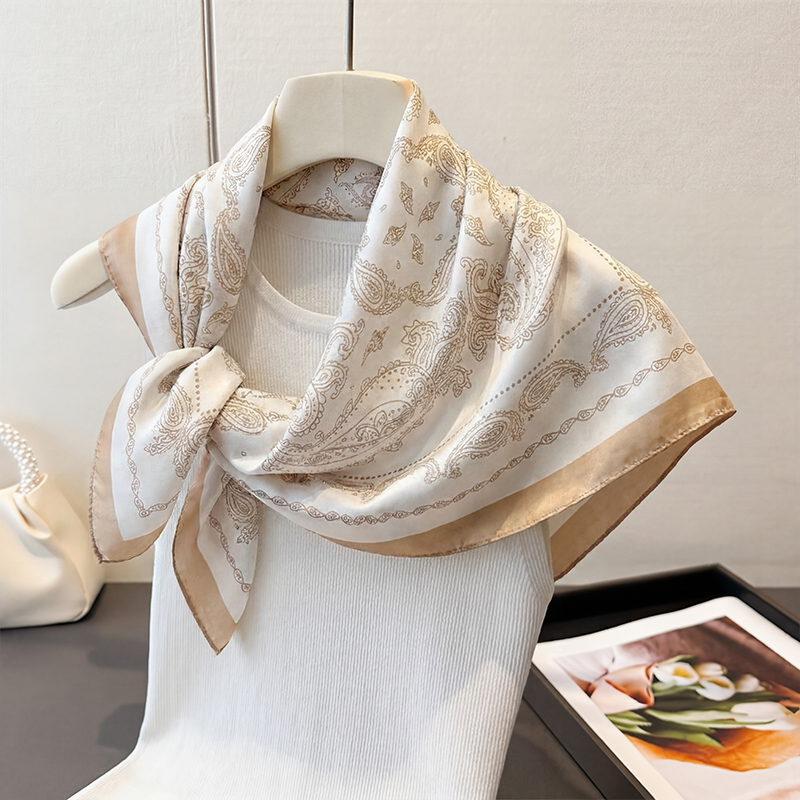 Vintage Beige Paisley Print Sq - Face Scarf Mask recensione e prezzo