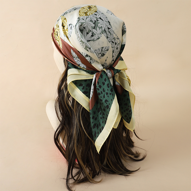 70x70cm Women Scarf Silk Feeli - Ascot Neck Scarf recensione e prezzo