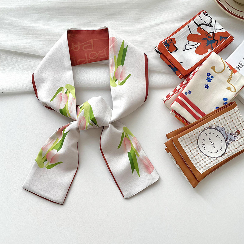 New luxury Brand Model Small S - Silk Neck Scarf recensione e prezzo