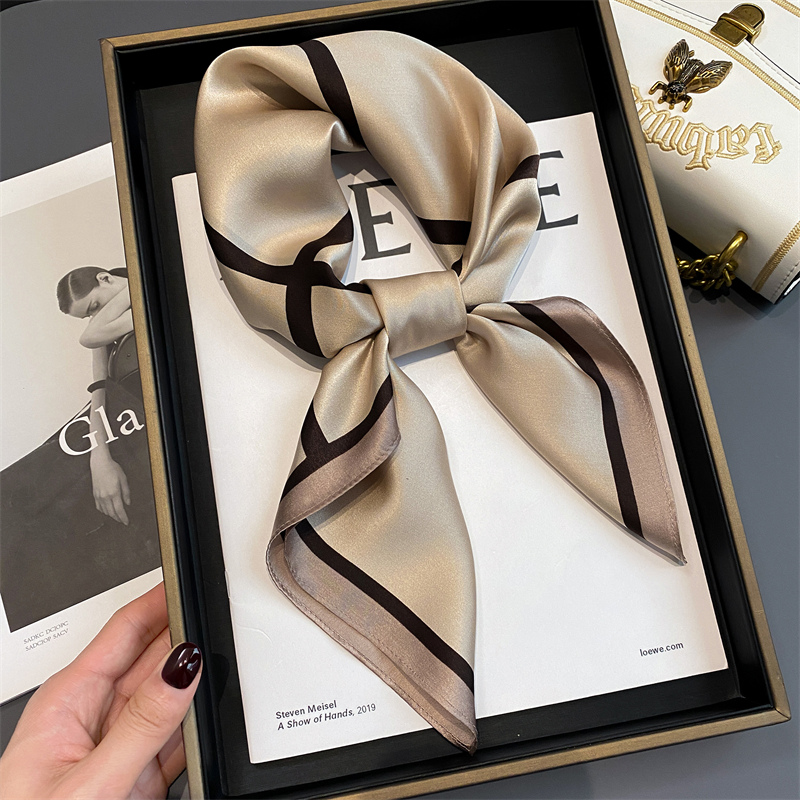 100% Real Silk Scarf New 70CM  - Silk Neck Scarf recensione e prezzo