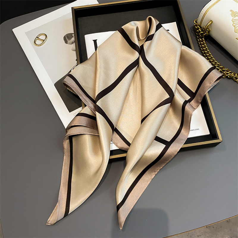 100% Real Silk Scarf New 70CM  - Silk Neck Scarf recensione e prezzo