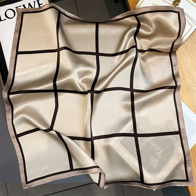 100% Real Silk Scarf New 70CM  - Silk Neck Scarf recensione e prezzo