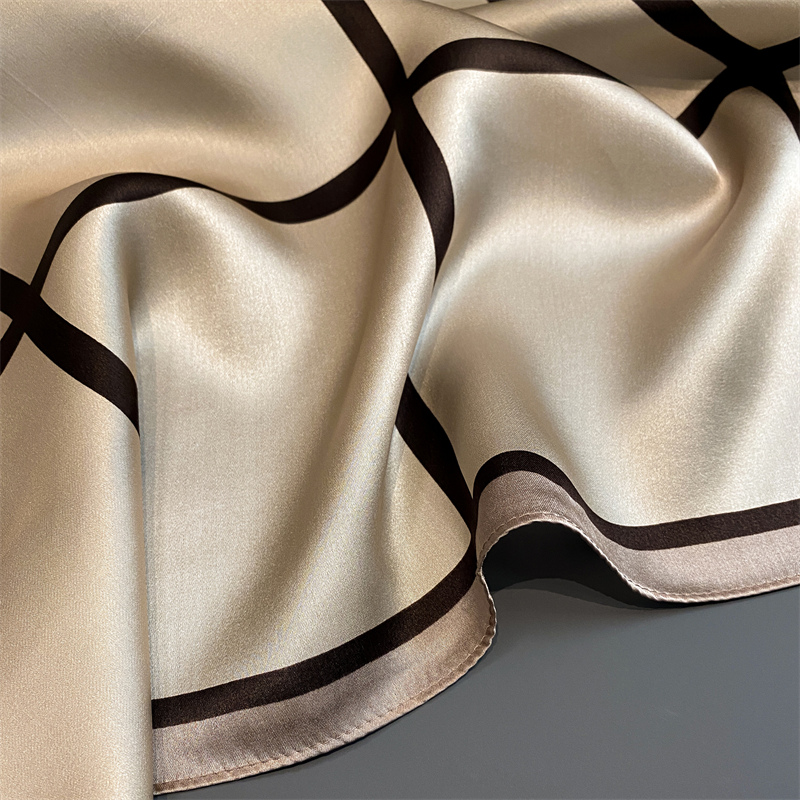 100% Real Silk Scarf New 70CM  - Silk Neck Scarf recensione e prezzo